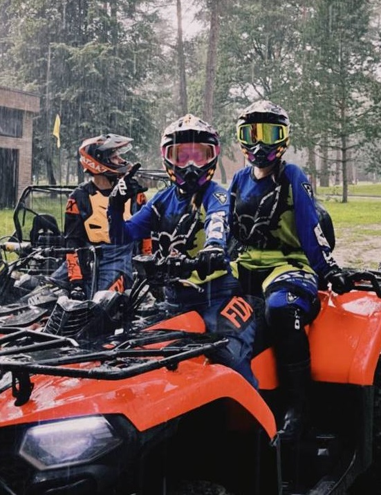 катание на квадроциклах в дождь